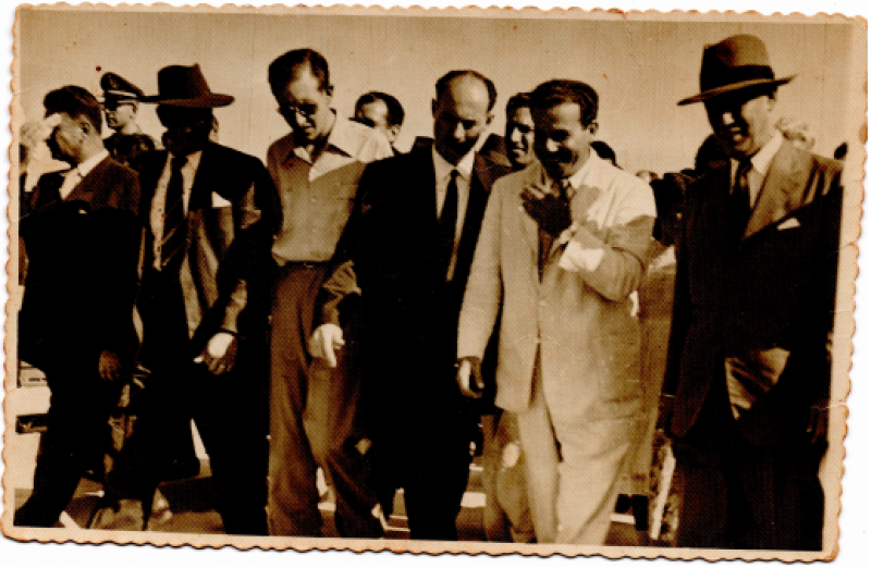 InauguraÃ§Ã£o da Ponte entre Cerro Largo e Rolador... Na Ã©poca (1955) Cerro Largo e SÃ£o Luiz Gonzaga. PresenÃ§a do Presidente da RepÃºblica Jucelino Kubitschek..